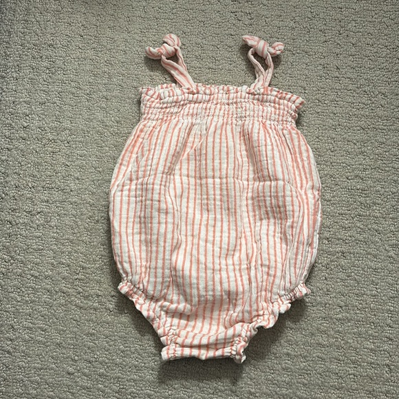 Baby Gap girl summer outfit - Picture 2 of 4